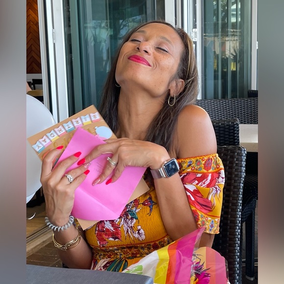 Meet your Posher, Tamalee π ! Hi and Welcome! Sit, Relax and Stay Awhile πΈποΈ - Picture 6 of 6